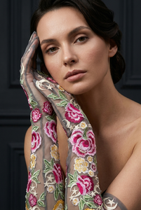 Tissu en tulle tissé léger en polyester noir avec broderie de roses, de lunes célestes et d'étoiles, motif floral rose, pour robes de mariée et jupes - Product Image 3
