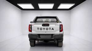 Venta Rápida 2026 T O Y O T A HILUX TRAVO OVERLAND PLUS 2.8D – BLANCO, Volante a la Derecha / Volante a la Izquierda - Product Image 4