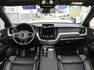 Véhicule électrique d'occasion 2025 - Volvo XC60 SUV hybride électrique de luxe de taille moyenne - Produit Véhicule électrique - Product Image 3