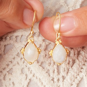 Boucles d'oreilles goutte pierre de lune blanche et or mat 925 argent sterling massif pierre de lune plaine cabine boucle d'oreille fantaisie boucles d'oreilles cadeau - Product Image 2