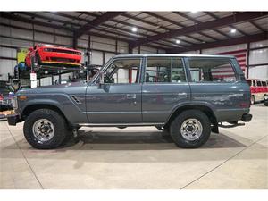 FOURNISSEUR GLOBAL DE VOITURES CLASSIQUES RÉTROTOUCHÉES Land Cruiser FJ62 1989 d'occasion en bon état pour USAGE GÉNÉRAL - Product Image 5