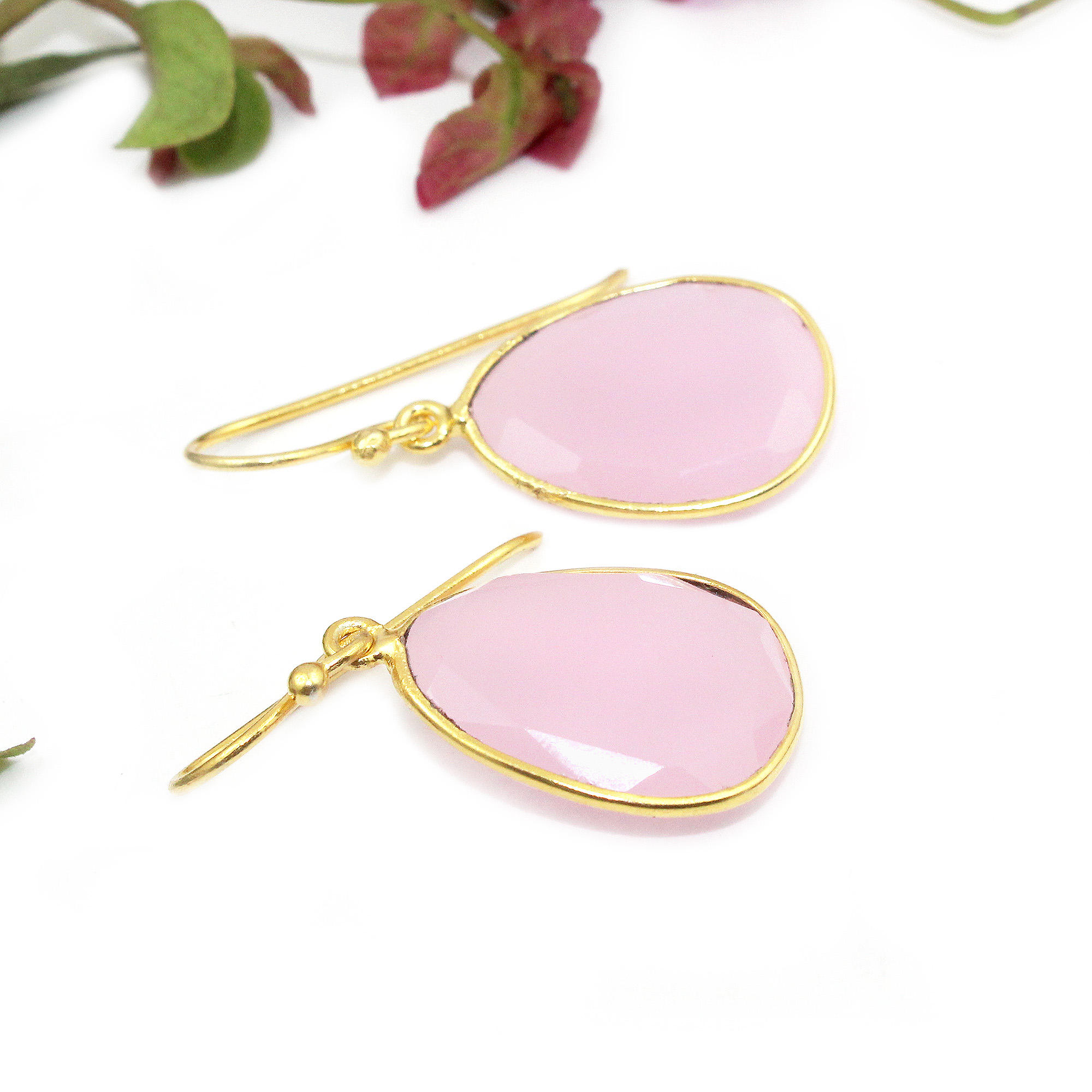 พลอยคาลซิโดนีสีชมพู