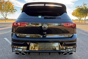 Volkswagen Golf R 2024, 315 ch, 4 cylindres turbocompressés, transmission intégrale, système de différentiel transversal XDS - Product Image 4