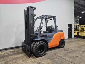 Chariot élévateur diesel de haute qualité pour ascenseur de conteneur d'entrepôt 1.5 tonnes-5000 lb état neuf et d'occasion disponible - Product Image 6