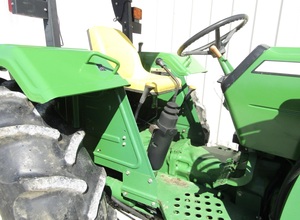 Tractor de Ruedas John Deere 520M 4WD Usado de Alta Calidad, 55HP, Transmisión de Engranajes, Larga Vida Útil, Componentes Principales: Bomba, Engranaje, Motor - Product Image 6