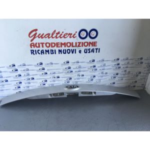 Modanatura portellone posteriore KIA Carens 2a Serie 873101D000 (06>) - Product Image 1