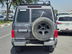 Meilleure offre LandCruiserS 70 |   Véhicule d'exportation uniquement pour conduite à droite |   Moteur diesel 4,5 L |   SUV 4x4 robuste 9 places - Product Image 6