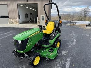 Tractores usados y nuevos 2022 Johnn Deere 1025R Compare menos de 40 HP en venta - Product Image 2