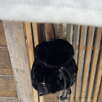 Sac à dos unisexe en fausse fourrure moelleuse crème, mini sac à dos décontracté pour voyage et école, avec pendentif en peluche Kawaii, fermeture éclair