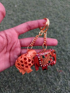 พวงกุญแจไม้รูปช้างทำด้วยมือหลากหลายลายเพ้นท์ด้วยมือเสน่ห์ที่ไม่เหมือนใครของขวัญคู่รักสัตว์น่ารักของขวัญเทศกาลดิวาลี - Product Image 4