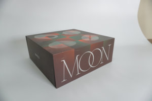 Caja de papel de lujo con cierre magnético para regalar pasteles u otros artículos de lujo - Product Image 2