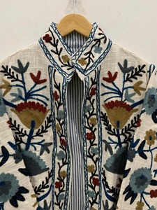 Velours floral TNT Suzani Veste courte d'hiver Veste brodée d'hiver florale Veste courte à fleurs Suzani pour femme - Product Image 6