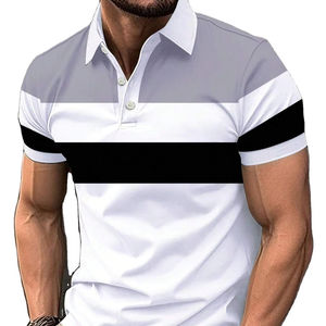 Nuestra camiseta Polo Classic Elegance para hombre presenta un ajuste moderno que favorece todo tipo de cuerpo, una sensación transpirable y liviana - Product Image 1
