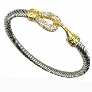 A9826B Superventas Brazalete de Cable Bicolor Chapado en Oro Real con Gancho y Pavé de Circonitas - Product Image 1