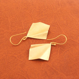 Nouveaux bijoux de mode plaine poli boucle d'oreille finition brossée laiton plaqué or design fantaisie breloques balancent boucle d'oreille cadeau pour les femmes - Product Image 4