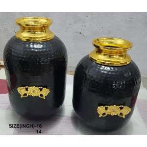 Vase en laiton poli de qualité supérieure pour l'affichage floral élégant dans les salons et les salons disponibles en vrac - Product Image 1