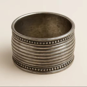 Anneau de serviette en aluminium de qualité supérieure au design tendance, décoration de table durable pour une utilisation quotidienne et des occasions spéciales, tables de maison - Product Image 1