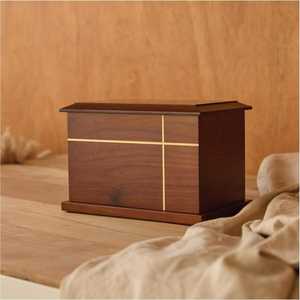 โกศไม้วอลนัททำมือ พร้อมตกแต่งไม้กางเขน สำหรับบรรจุอัฐิมนุษย์หรือสัตว์เลี้ยง รับน้ำหนักได้ถึง 200 ปอนด์ - Product Image 2