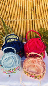 Conjunto de Bolsos Potli con Bordado Floral Elegante, Tela Transparente Premium con Cierre de Cordón Suave, Estilo Clásico y Moderno - Product Image 2