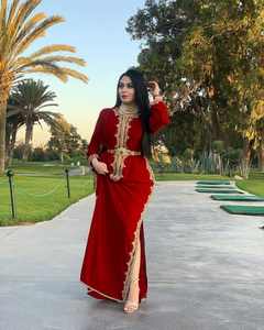 เสื้อผ้ามุสลิมแบบดั้งเดิมปักสีทองสไตล์โมร็อกโกผ้ากำมะหยี่สีแดงงานแฮนด์เมดสำหรับเด็กผู้หญิงชาวยุโรป - Product Image 2