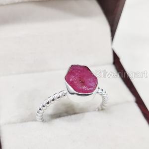 Joyería de piedra en bruto Anillo de mujer Piedra preciosa de rubí crudo natural Piedra natal de Julio Banda de alambre trenzado Anillo de plata esterlina 925 vintage - Product Image 5