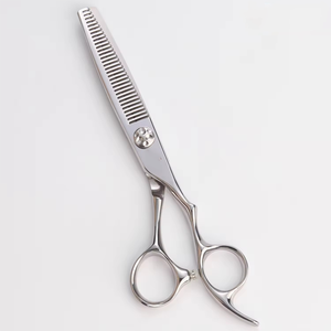 Ciseaux de coiffure professionnels de qualité supérieure, lames durables et tranchantes, coupe lisse pour les barbiers, les salons de coiffure et les professionnels du monde entier - Product Image 1
