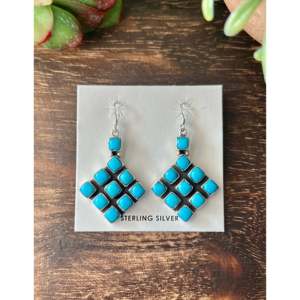 Pendientes Colgantes de Plata de Ley y Turquesa Kingman, Hechos en Navajo, con Diseño Geométrico para Mujer - Product Image 1