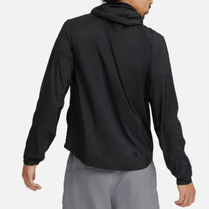 Chaqueta Cortavientos Deportiva Personalizada con Logotipo para Hombre, 100% Poliéster, Ligera y Transpirable, Color Sólido para la Temporada de Otoño - Product Image 5