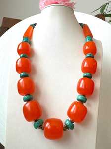 Collier de déclaration de couleur moderne pour bijoux unisexes collier de perles en résine de meilleure qualité collier en résine fait main - Product Image 4