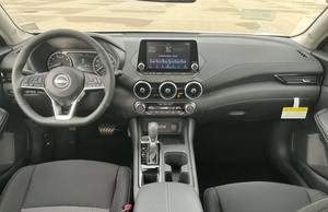 NISSAN Sentra SV Berlina 4 Porte di Lusso in Ottime Condizioni - Product Image 3