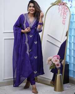 Conjunto Kurti de mujer encantadora de calidad premium con pantalones Palazzo que fluyen elegancia disponible a granel - Product Image 4