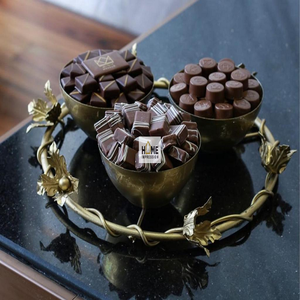 Cuencos de Chocolate de Lujo de Metal Antiguo con Decoración de Hojas de Diseño, Cuencos de Chocolate Elegantes Hechos a Mano con un Aspecto Admirable - Product Image 3