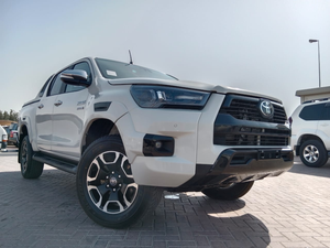 HILUX 2020, Camioneta Diésel, Volante a la Izquierda/Derecha, Tracción en las Cuatro Ruedas, Asientos de Cuero, Interior Oscuro, Modelo de Segunda Mano - Product Image 6