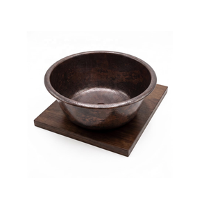 Bol de pédicure rond en cuivre artisanal avec texture martelée, drainage sans tuyau, écologique, siège et dossier fixes pour usage en spa - Product Image 1