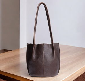 Fourre-tout en cuir Royal Heritage pour le bureau, les voyages et le style chic de tous les jours - Product Image 6