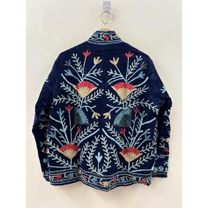 Chaqueta de Terciopelo Reversible Azul Marino para Mujer, Ropa de Abrigo Otoñal, Bordado a Mano con Diseño Suzani, Detalles en Piel de Oveja, Corta - Product Image 3