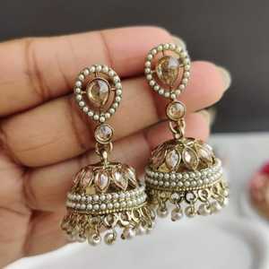 Nouvelle mariée porter des ensembles de boucles d'oreilles Design classique avec broderie de pierre multicolore vente chaude ensemble de boucles d'oreilles brodées de perles - Product Image 1