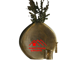 Aluminio fundido Diseño personalizado Latón Acabado antiguo Florero abstracto Vajilla de alta calidad Florero Uso de artículos de hotel - Product Image 1