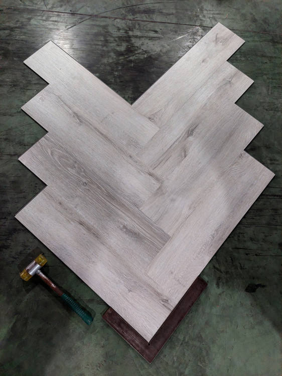 สีเทาอ่อน