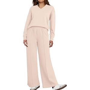 Conjunto de chándal de dos piezas personalizado de algodón 100% para mujer, sudaderas lisas con cuello en V y pantalón acampanado, cuello con capucha transpirable - Product Image 4