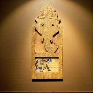 กรอบพระพิฆเนศไม้เนื้อแข็งทำมือ - Product Image 2