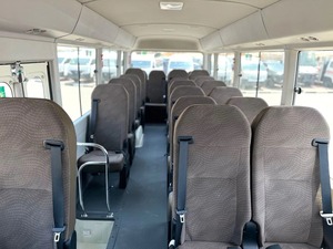 Bus de passagers 4.2L Diesel, spécifications GCC, neuf, 23 places, transmission manuelle, blanc, 0 km, prêt à l'exportation - Product Image 5