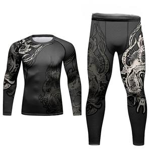 เสื้อรัดกล้ามเนื้อผู้ชายคุณภาพสูงแบบสั่งทำพิเศษ เสื้อยืดโพลีเอสเตอร์แบบซับลิเมชั่นสำหรับออกกำลังกาย แห้งเร็ว พร้อมกางเกงขาสั้น - Product Image 1