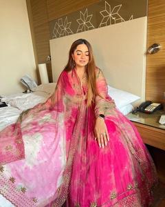 Vêtement ethnique indien, lehenga choli en georgette de couleur rose avec dupatta, avec impression numérique lourde, broderie de séquence, travail de lehenga - Product Image 5