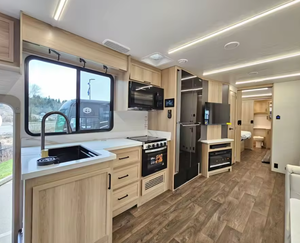 MEILLEURE OFFRE 2024 2023 Dynamaxx Europa 37CA d'occasion, camping-car de classe C, 4-6 personnes, intérieurs spacieux, économique - Product Image 3