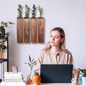 Jarrón de madera rústica montado en la pared texto personalizado planta grabada y floreros de pared de flores - Product Image 4