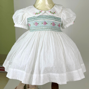 เสื้อผ้าเด็กผู้หญิงชุดเดรสแบบสม็อกชุดเดรสเจ้าหญิงสีขาวแขนสั้นจากผู้ผลิต OEM - Product Image 3