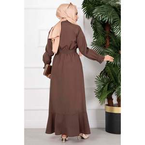 Longue modeste robe brune à volants détail lin Vintage imprimé motif décontracté formel manches bouffantes Maxi longueur été hiver utilisation dos - Product Image 2