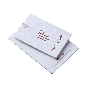 Bán Buôn Sang Trọng Tùy Chỉnh Thời Trang Vàng Dập Logo In Nhãn Giấy Dập Nổi Đu Giá May Mặc Treo Tag Cho Thương Hiệu Quần Áo - Product Image 2
