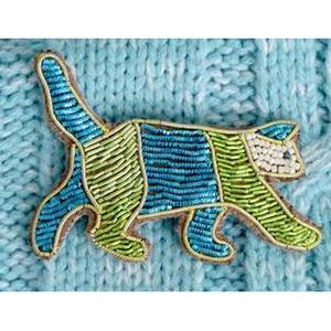 Broche œil porte-bonheur brodée à la main avec perles, logo personnalisé, fil de bullion traditionnel, tissu en toile, options à coudre, à broder ou à aimant - Product Image 1